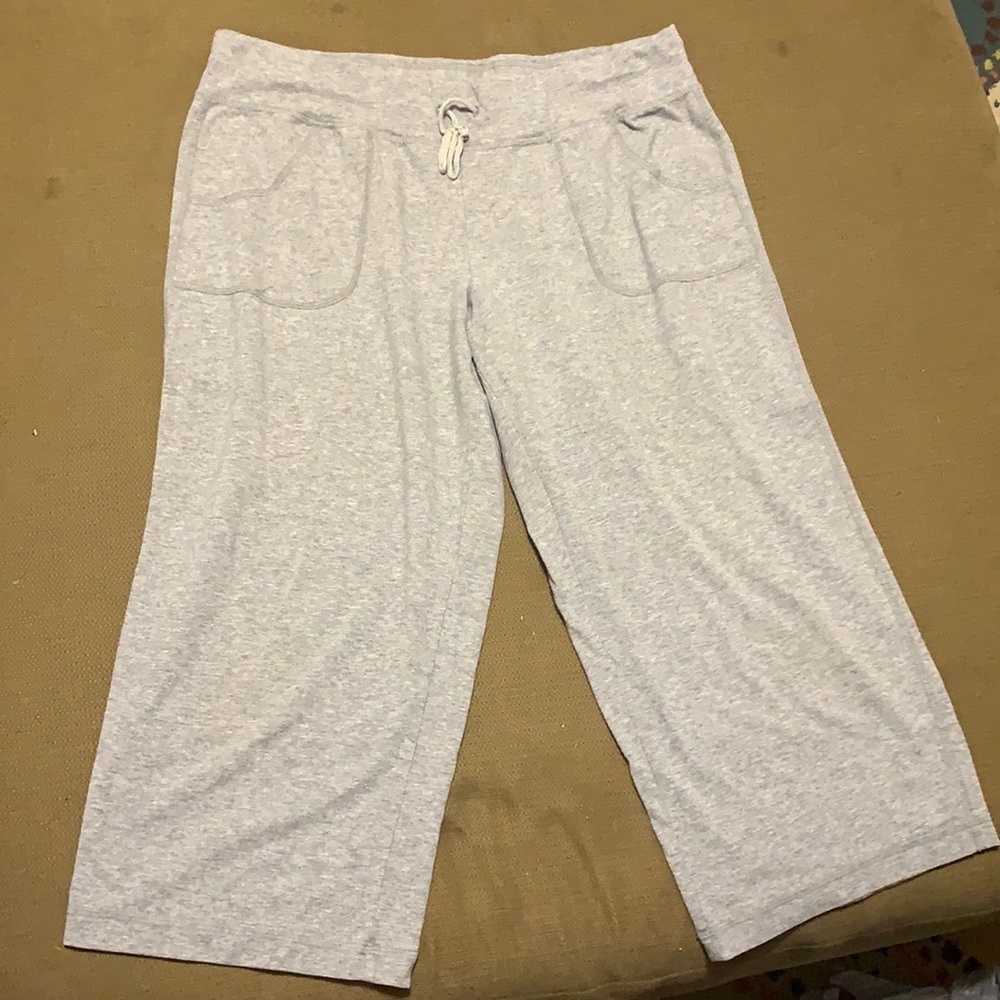Light grey capris